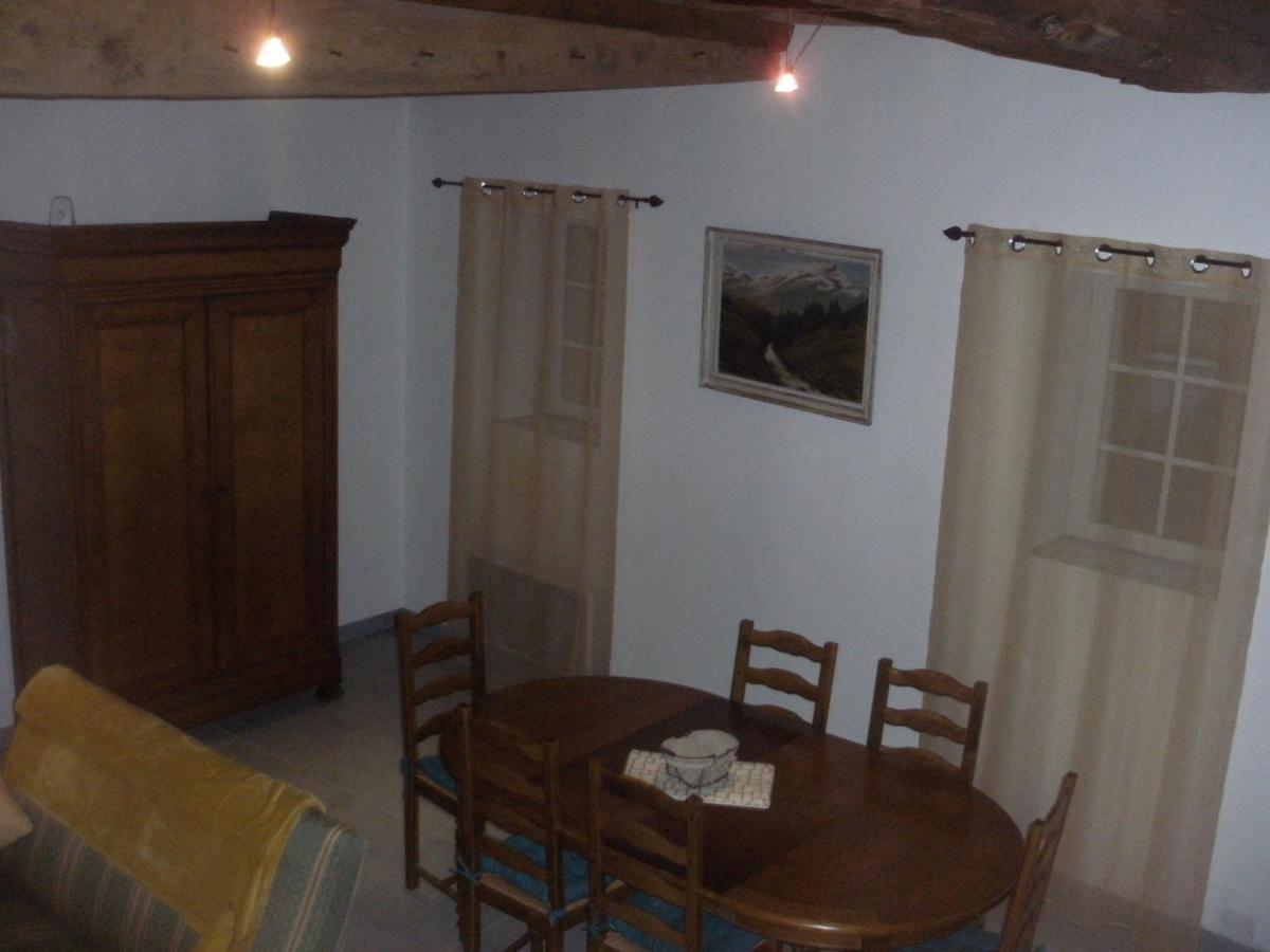 Отель Grange Dans Ancien Corps De Ferme Bellengreville  Экстерьер фото